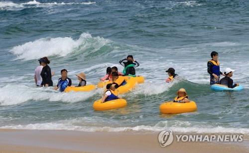 '본격적인 여름 휴가철'…전국 해수욕장 피서객 '북적'