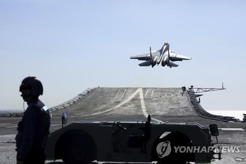 "전자전 장비 갖춘 중국 J-15D전투기 항모 탑재 첫 확인"