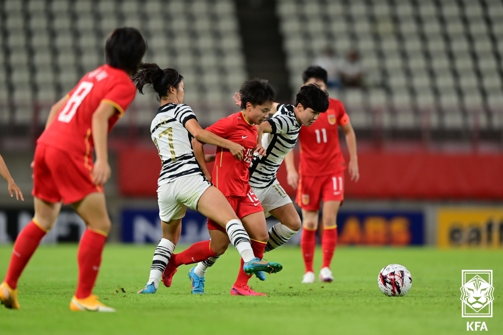 한국 여자축구, 중국과 동아시안컵 2차전서 1-1 무승부(종합)