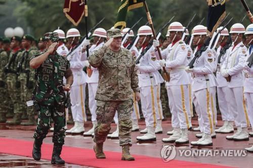 美합참의장 "中, 인도·태평양 지역서 눈에 띄게 공격적"