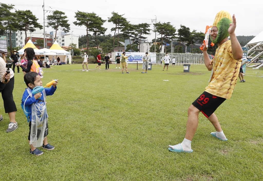 처음 연 괴산 대학찰옥수수축제 대박…2만5천여명 방문