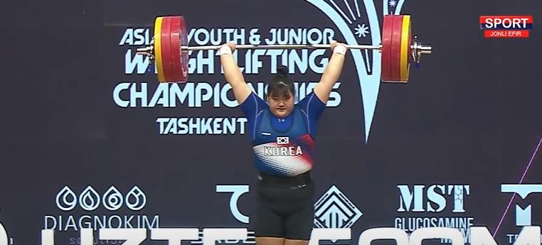 Park Hye-jung wins the Asian Junior Weightlifting Championship without difficulty despite her difficult condition