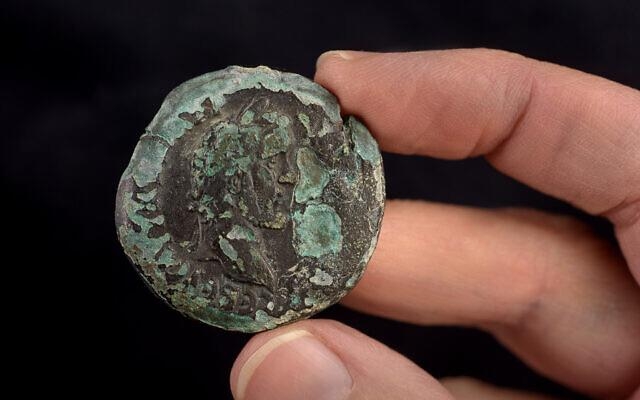 이스라엘 바다에서 1천850년 전 로마제국 동전 발견