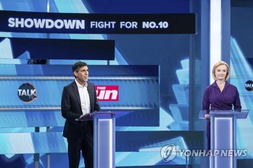 영국 총리 후보 TV 토론, 생방송 중 진행자 실신해 중단