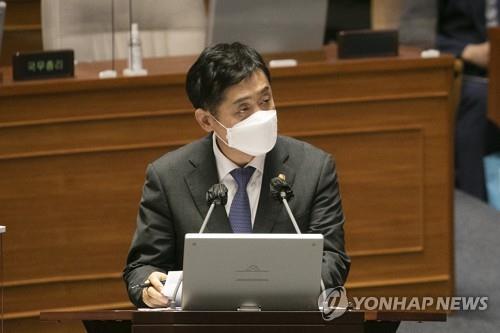 금융위원장 "금리·물가상승 대응해 금융시장안정 노력"