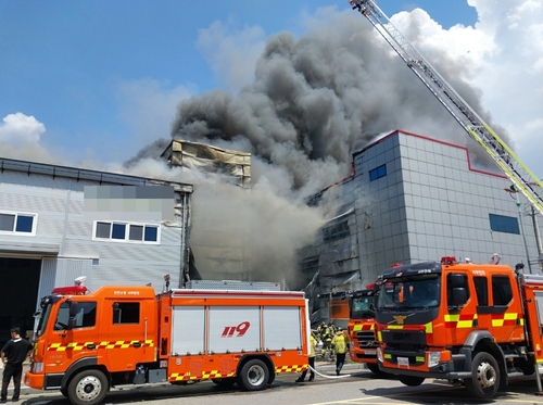 Fire at Incheon auto parts factory...  2nd stage of firefighting response (comprehensive)