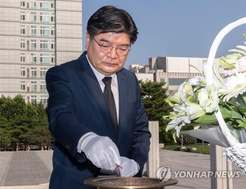 Kim Yong-jin, Deputy Governor of Gyeonggi Economy, Resigns following Controversy over 'Throwing Glass'...  Three days following taking office (comprehensive)