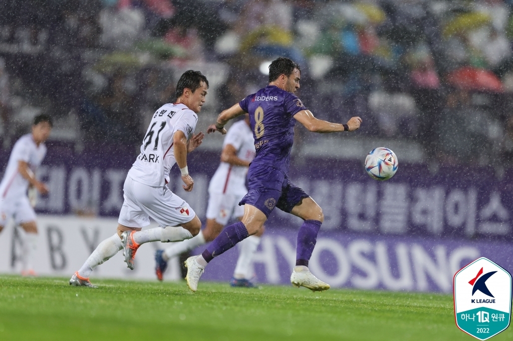 K리그2 안양, 최하위 부산 1-0 잡고 2위로…8경기 무패