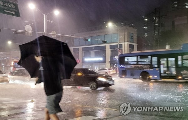 오늘밤부터 막바지 장맛비…본격 무더위 온다