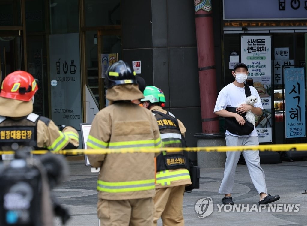 "빌딩이 흔들려" 공포의  4시간…오후 2시경 통제 해제