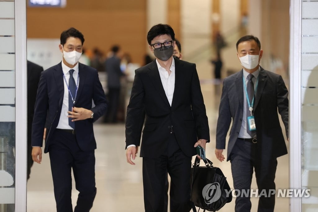 미국 출장 후 귀국 한동훈 장관, 코로나19 확진