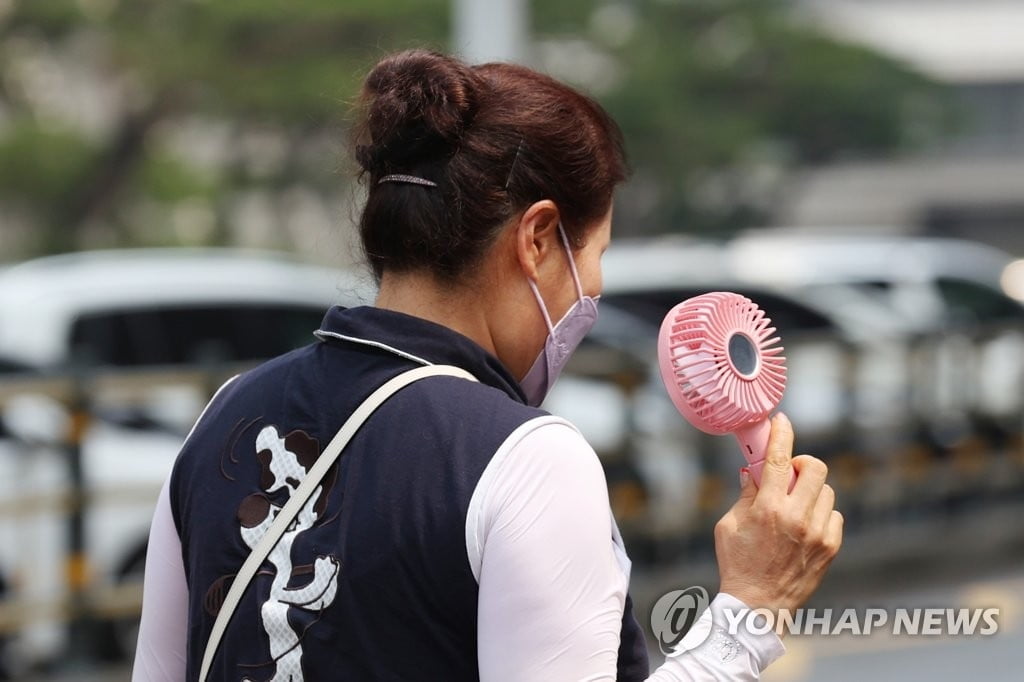 내일도 푹푹 찐다…'체감 33도' 전국에 폭염특보