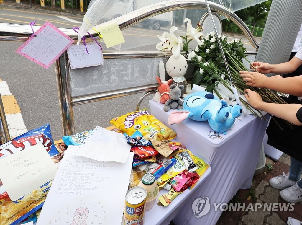 신호 무시한 굴착기에 초등생 '참변'…운전자 구속