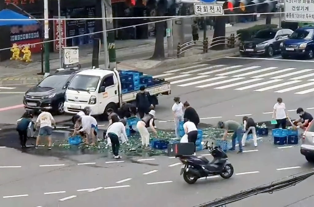 소주병 수백개 '와르르'…뒤이어 일어난 작은 기적