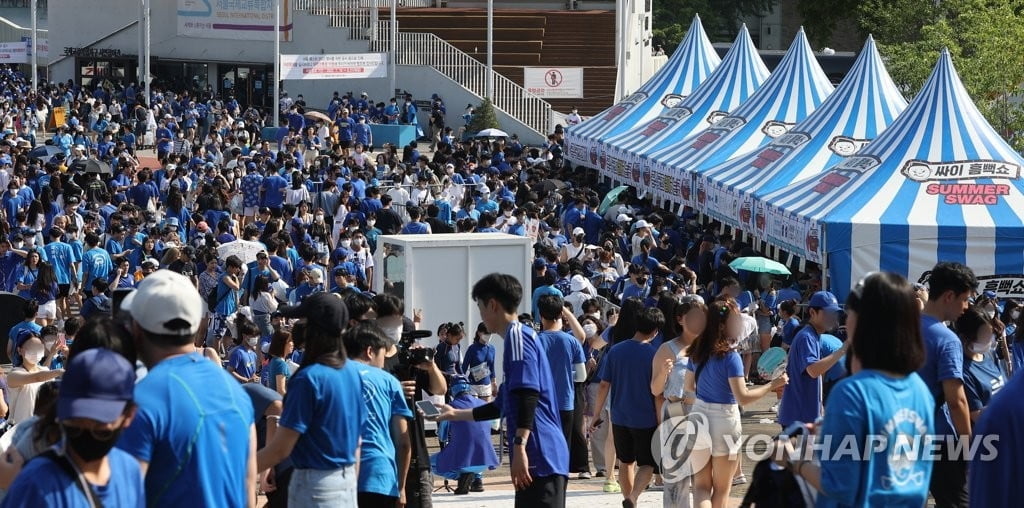 "도로가 주차장"…싸이 '흠뻑쇼'에 퇴근길 교통 혼잡