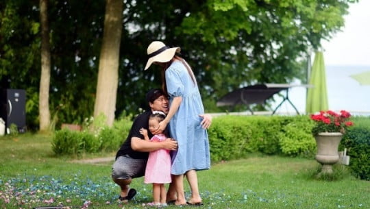류현진♥배지현, 둘째 임신 발표…"두 달 뒤 네 가족"