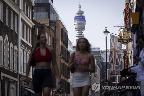 "머리 매일 감지 마세요"…英, 최악 가뭄에 절수 호소