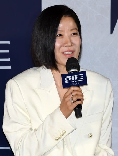 [TEN 포토] 전혜진 '이정재 감독님이라 콜'