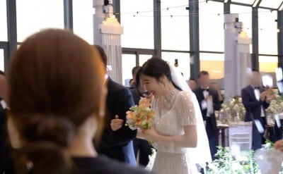 다비치 이해리, 결혼식 현장 공개…"한 여름밤의 행복한 신부" [TEN★]