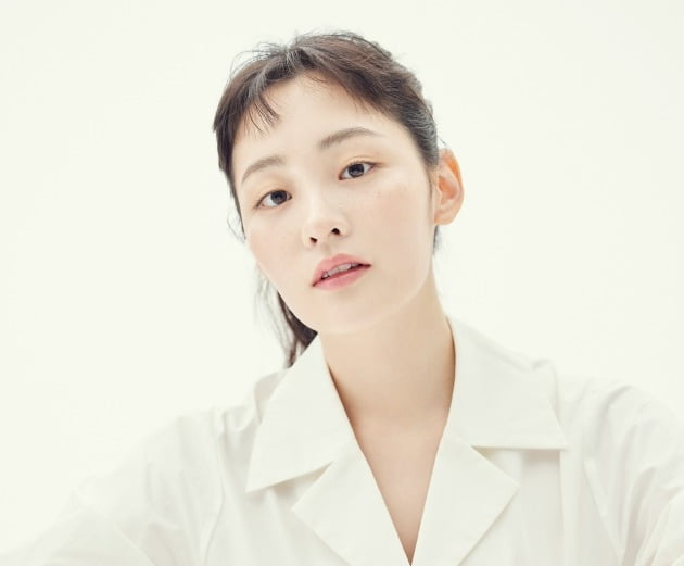 '파친코' 김민하, 국내 최초 검정 보리 차음료 새 광고 모델