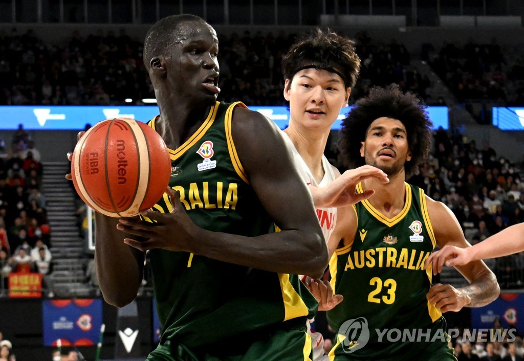 FIBA 아시아컵 출전한 현역 NBA 리거 와타나베, 첫 경기서 21점