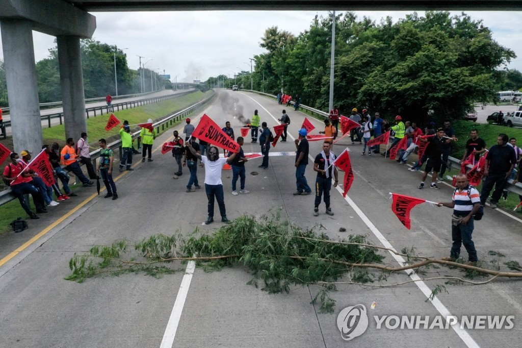 파나마 정부, '물가 상승 항의' 시위대와 기름값 추가 인하 합의