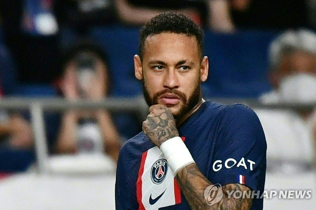 PSG, 6만 관중 앞 우라와 3-0 완파…네이마르 "팀에 남고 싶어"