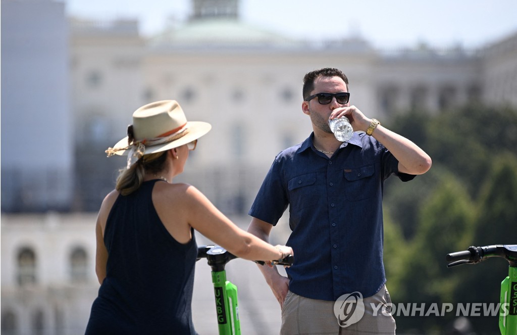 미 동북부 주말 덮친 폭염…38도 더위에 보스턴 철인3종 연기