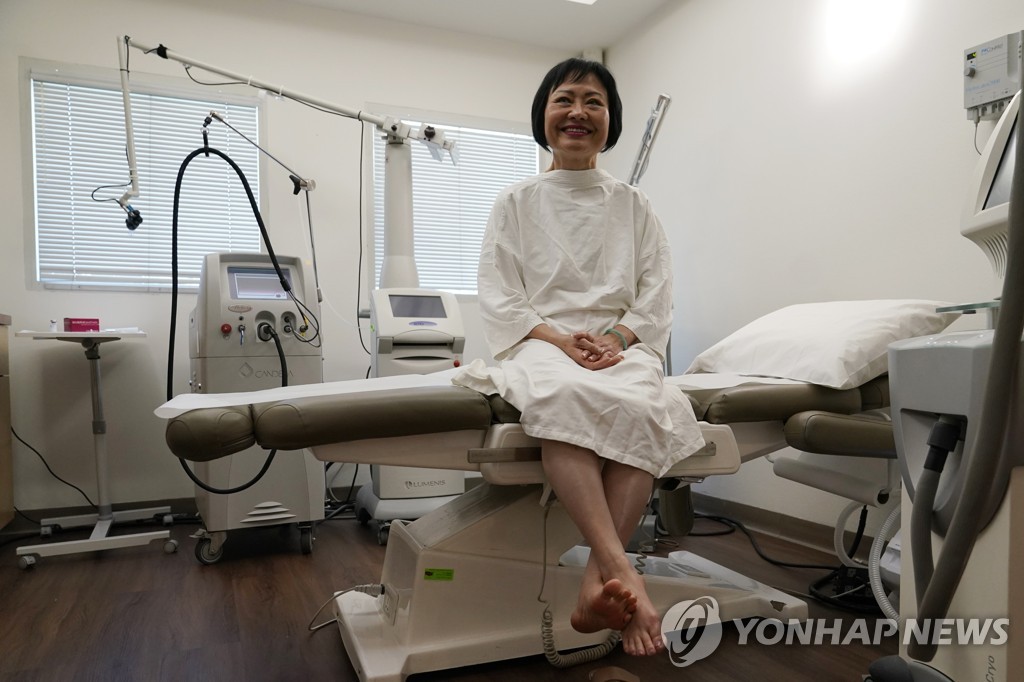 베트남전 '네이팜탄 소녀' 50년만에 화상치료 끝마쳐