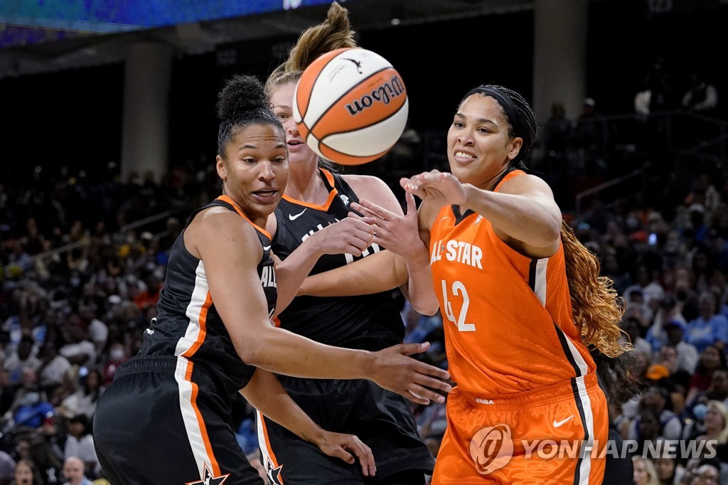 미 WNBA 올스타, 러 억류된 동료 등번호 새기고 '석방기원'