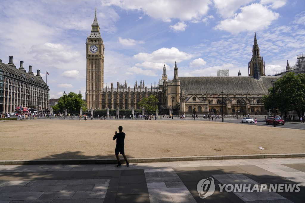 "40도는 예사" 선 넘은 유럽 폭염…'국가 비상상황' 수준