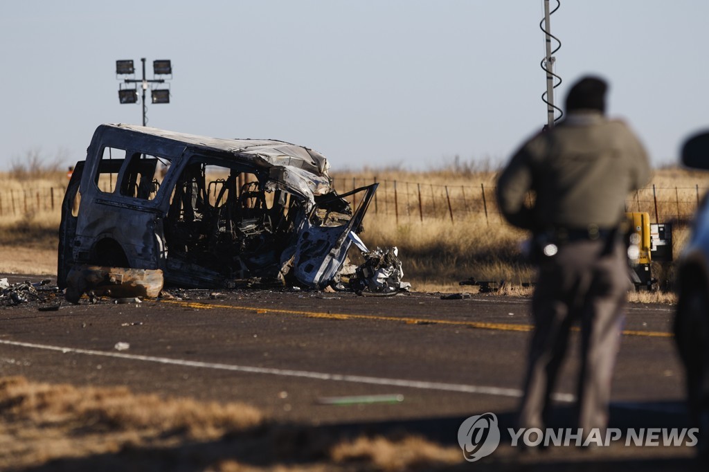 "9명 숨진 美 텍사스 교통사고, 13살 소년 아닌 아빠가 낸 듯"