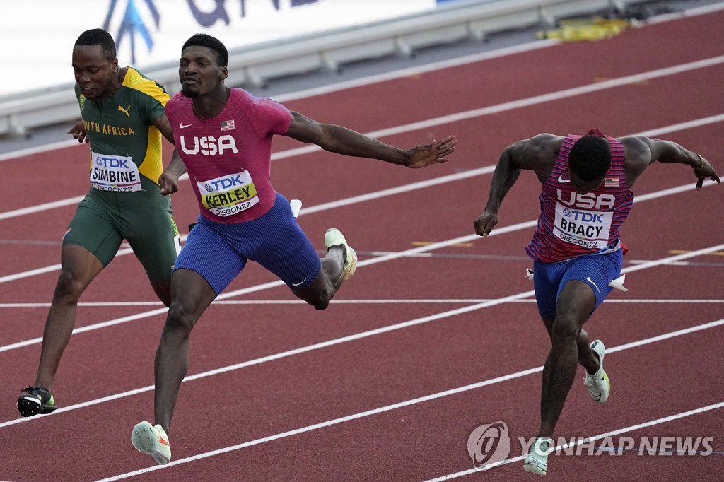 [세계육상] '9초86' 커리, 남자 100ｍ 우승…미국 역대 3번째 1∼3위 독식