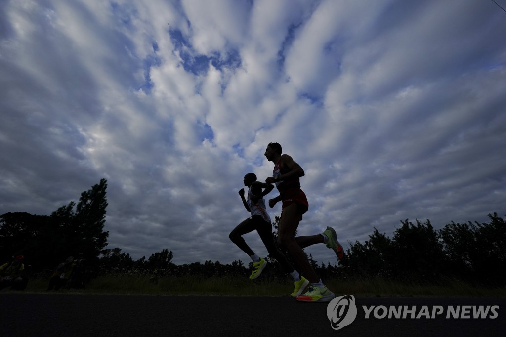 [세계육상] 마라톤 오주한, 또 완주 실패…톨라, 대회 신기록으로 우승