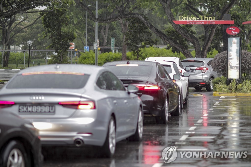 싱가포르, 차량구입자격 얻는 데만 1억원…역대 최고 기록