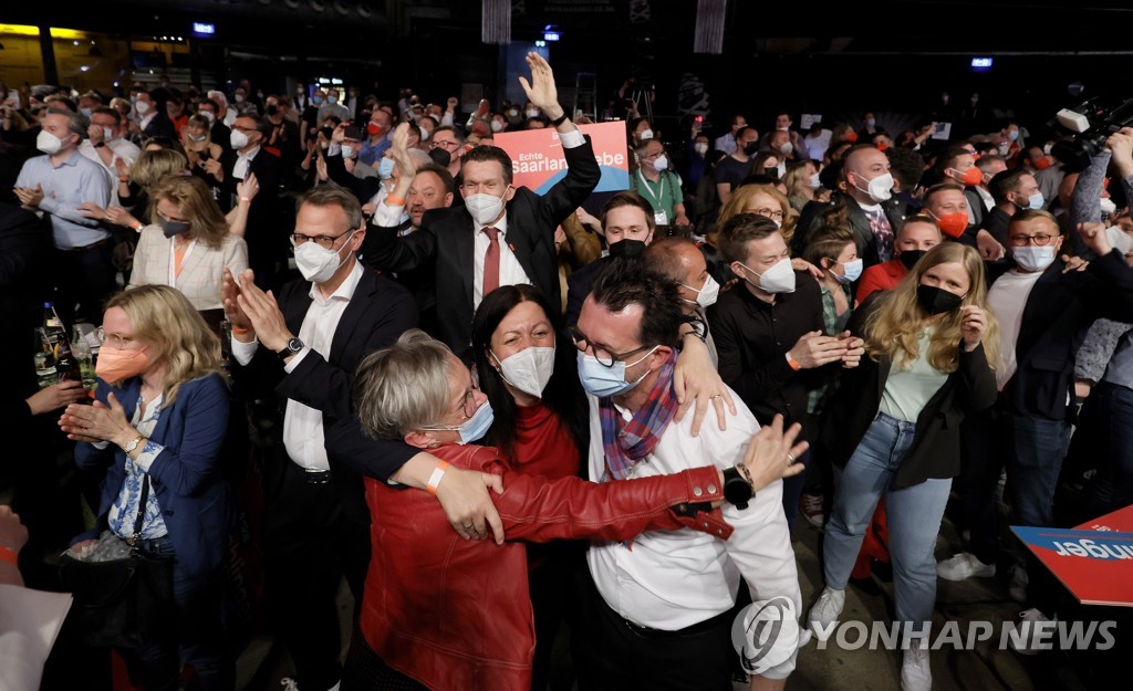 독일 총리 참석한 파티서 '의식 잃는 약물' 신고 속출