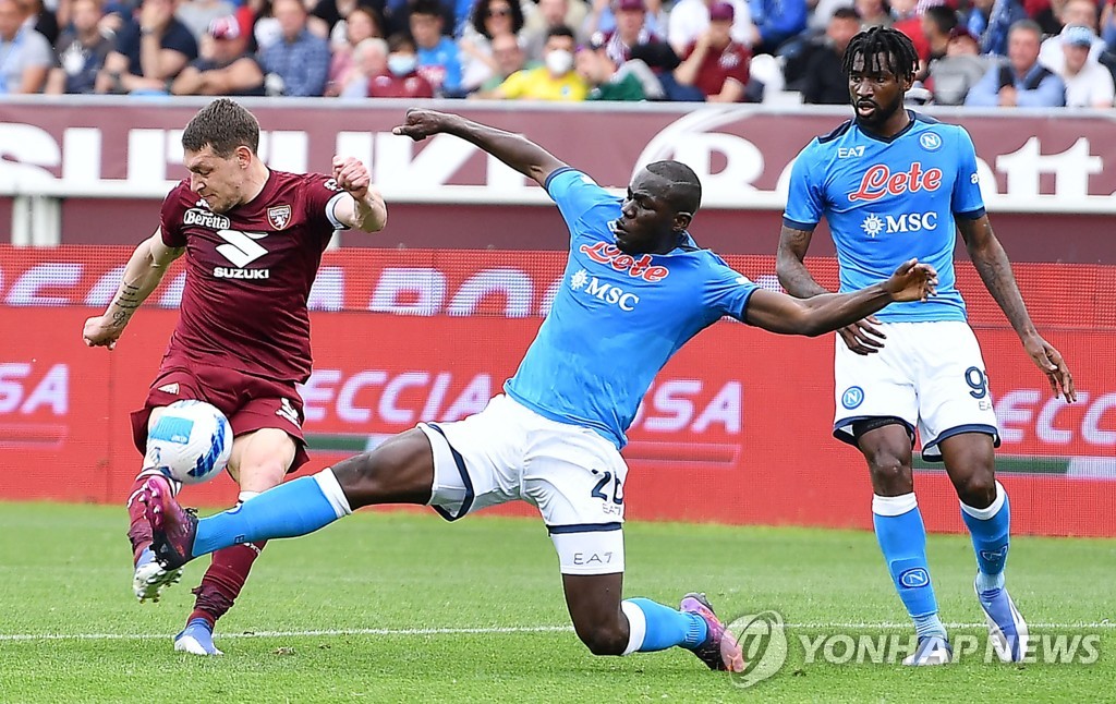 쿨리발리 떠나보낼 이탈리아 축구 명문 나폴리 '김민재 눈독'