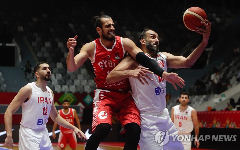 FIBA 아시아컵 출전한 현역 NBA 리거 와타나베, 첫 경기서 21점