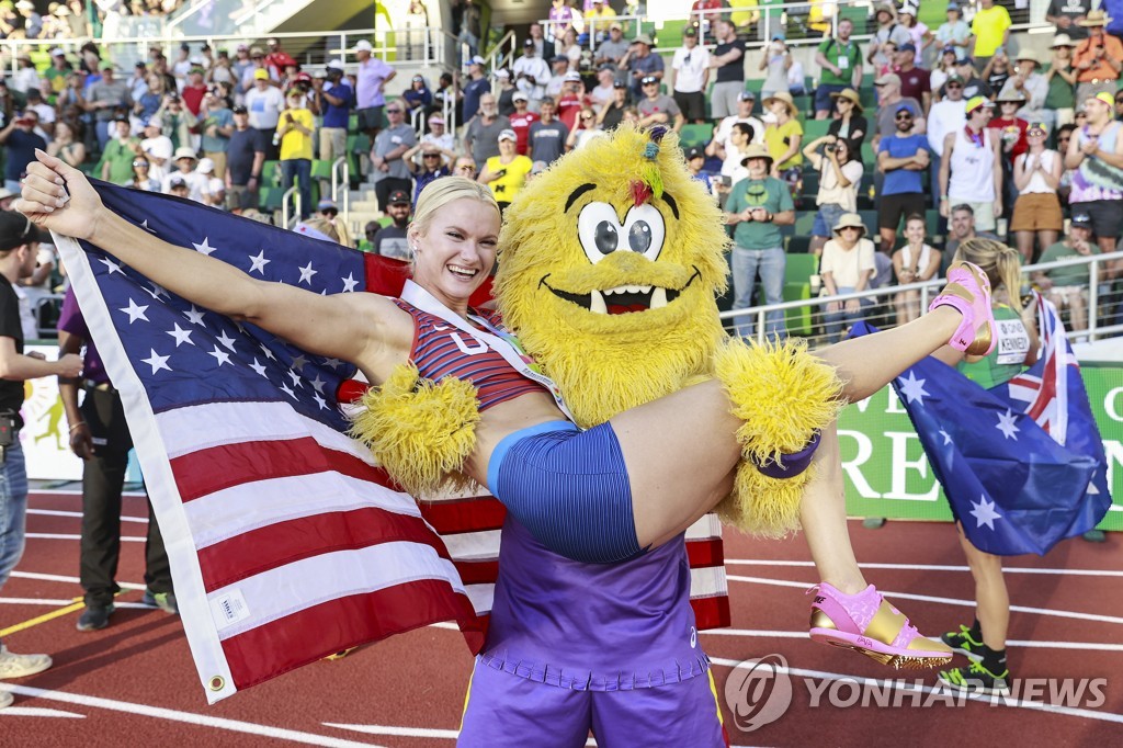 [세계육상] 홀러웨이, 110ｍ허들 2연패…파치먼트 기권·앨런 실격