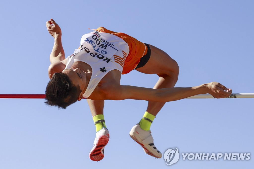 "도전은 계속"…우상혁, 실내외 선수권 우승·올림픽金·2ｍ40