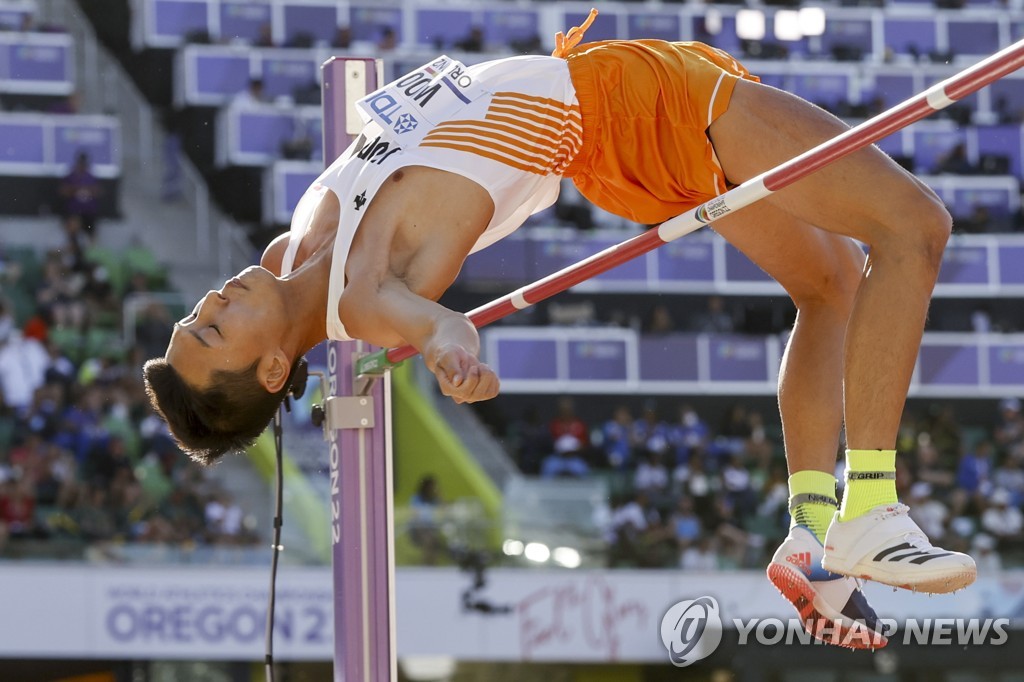 우상혁, 한국 육상 첫 세계선수권 은메달 쾌거…바심은 3연패