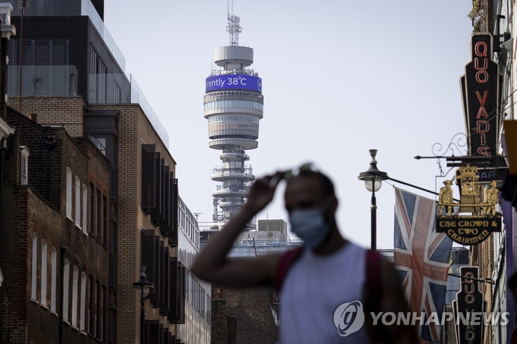 영국, 46년만의 최악 가뭄위기에 "머리도 매일 감지 마세요"