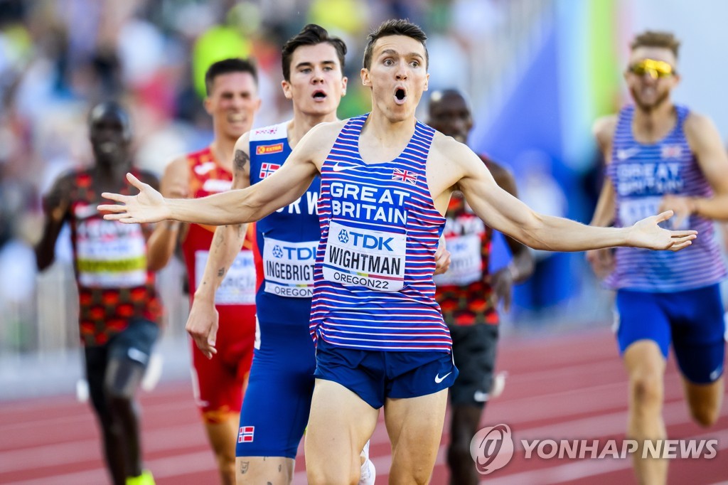 [세계육상] 산토스, 남자 400ｍ허들 대회新…제왕·2인자 모두 제쳤다