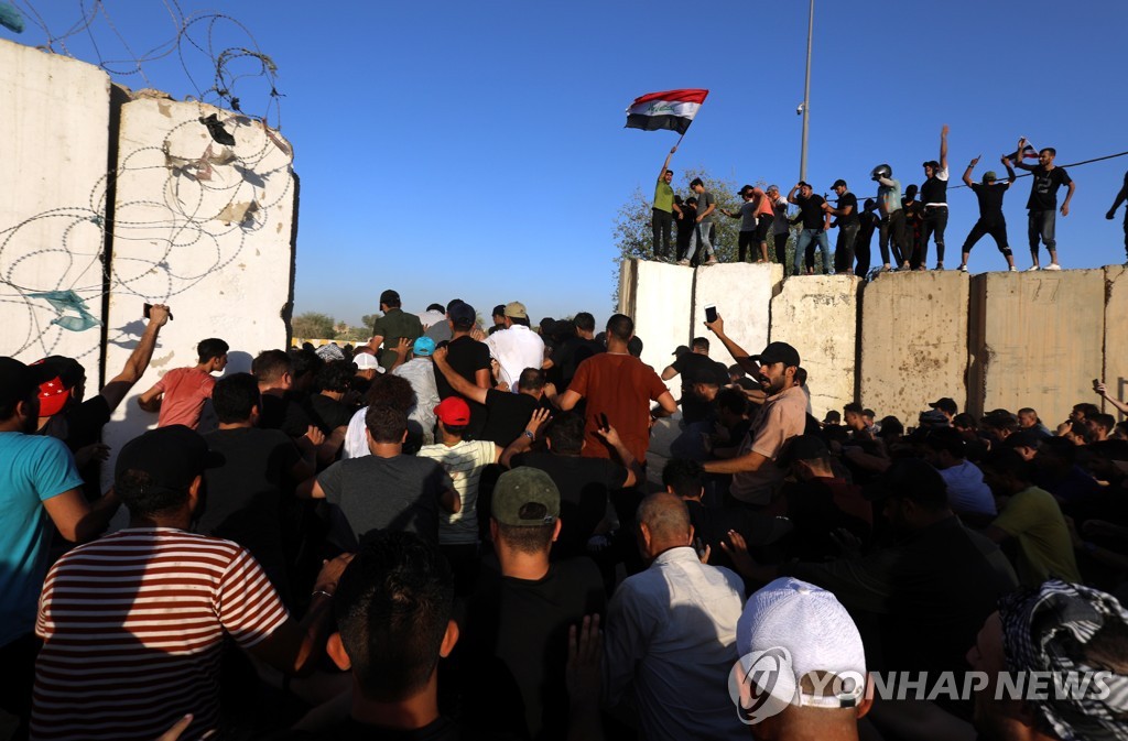 이라크 반외세 정당 지지자들, 친이란계 총리 지명에 의회 난입