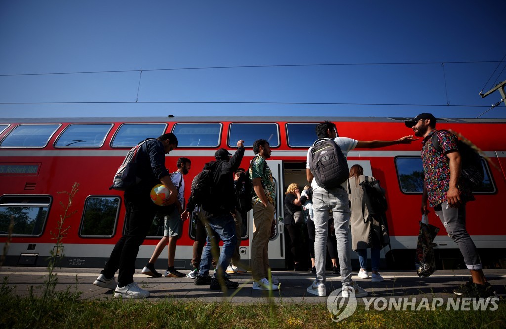 독일 '월 1만2천원에 대중교통 무제한' 이용권…2천100만장 팔려