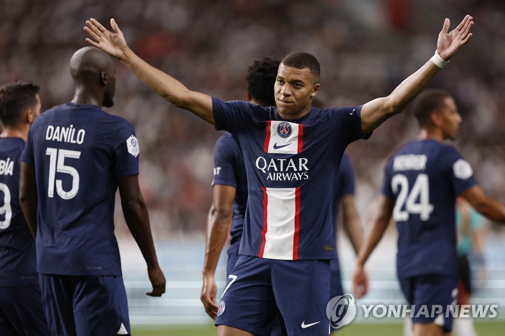 PSG, 6만 관중 앞 우라와 3-0 완파…네이마르 "팀에 남고 싶어"