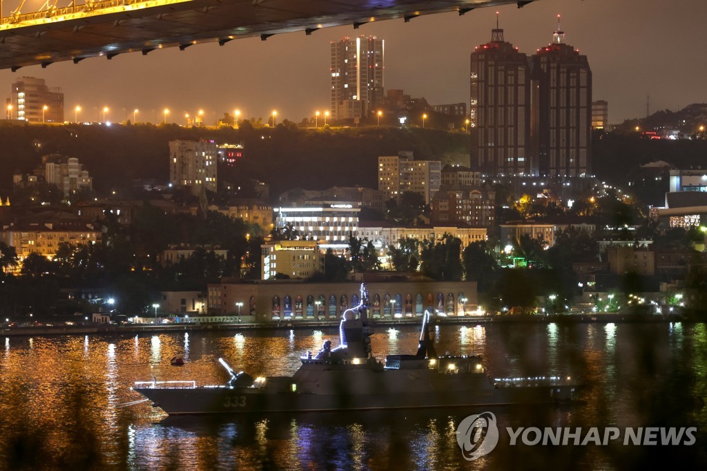 "우크라, 크림반도 러 흑해함대 본부에 드론 공습"