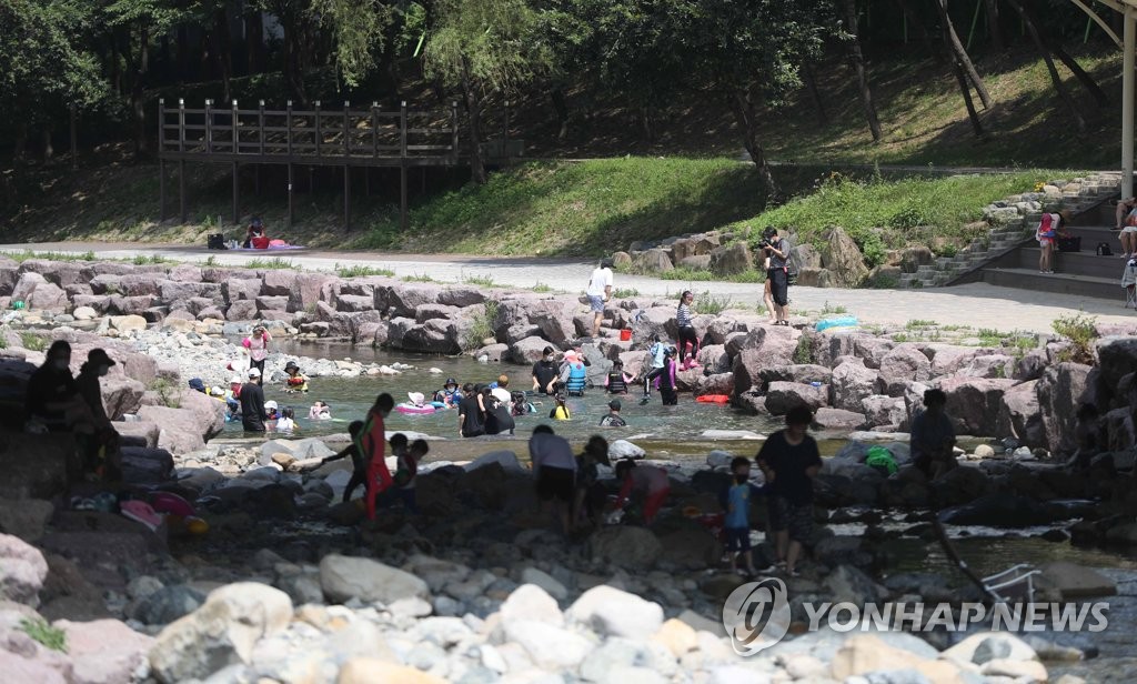 부산·울산·경남 무더위 계속…경남 내륙은 한때 소나기