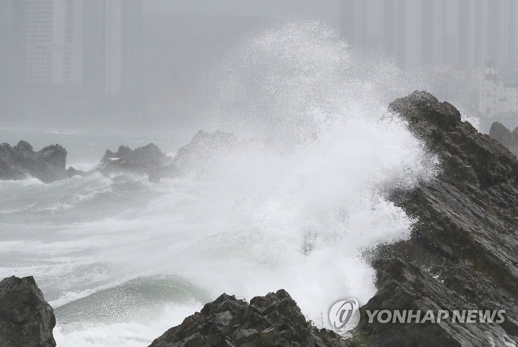 제주 남쪽 먼바다에 태풍주의보