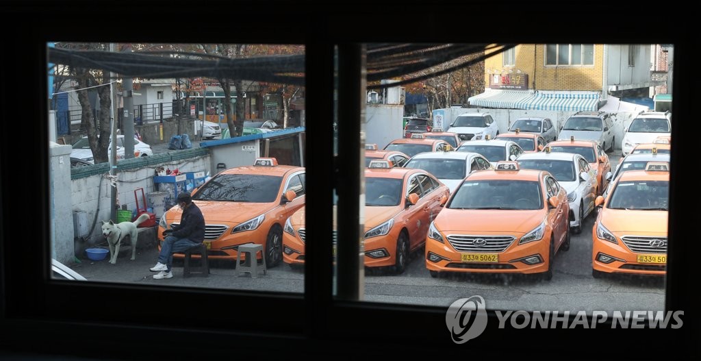 "택시 자체가 안 보여요"…경기도도 심야 택시잡기 '전쟁'